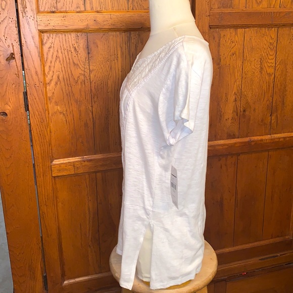 🆕Pretty💕Lacey Top🌼Front Gathered areas w/Crocheted Lace between & side splits - Picture 2 of 11